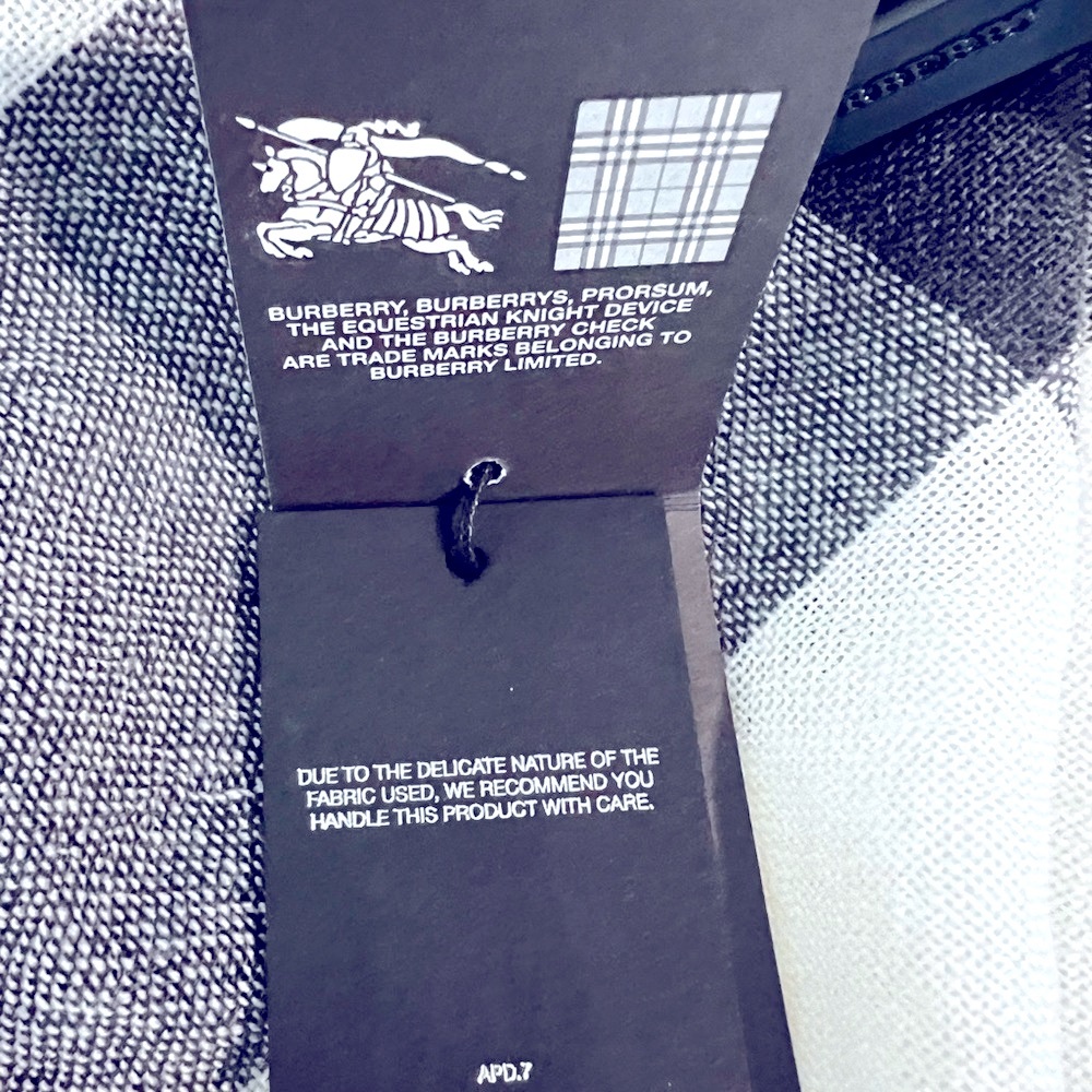 NWT Burberry color check wool scarf 110 cm - Picture 7 of 11